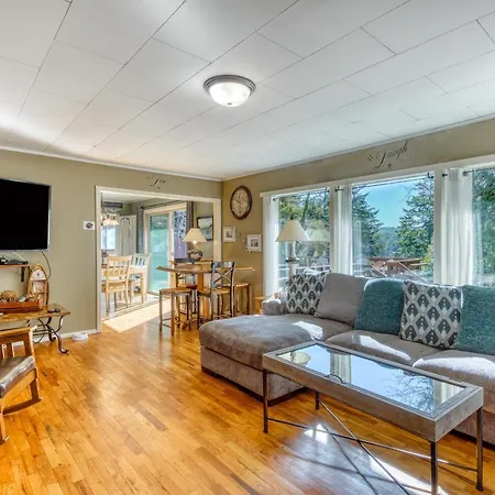 Sea Spray Chalet Coos Bay Exterior photo