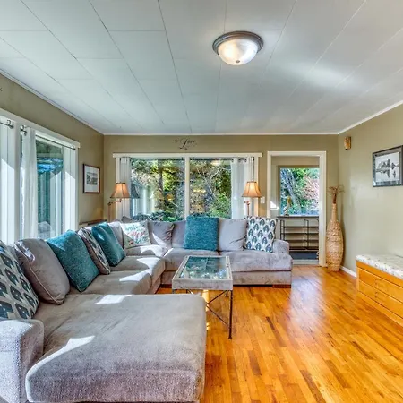 Sea Spray Chalet Coos Bay Exterior photo