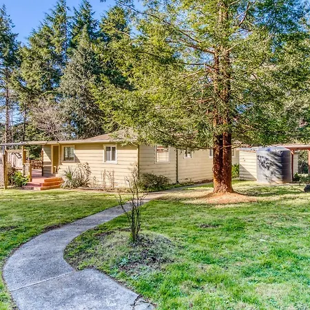 Sea Spray Chalet Coos Bay Exterior photo