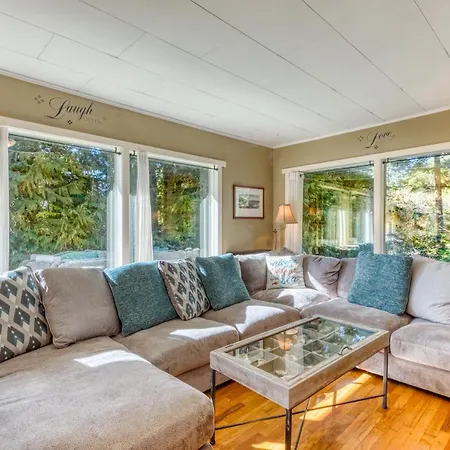 Sea Spray Chalet Coos Bay Exterior photo